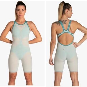 Women's Arena Carbon Air 2 Aqua Tech Suit size 24